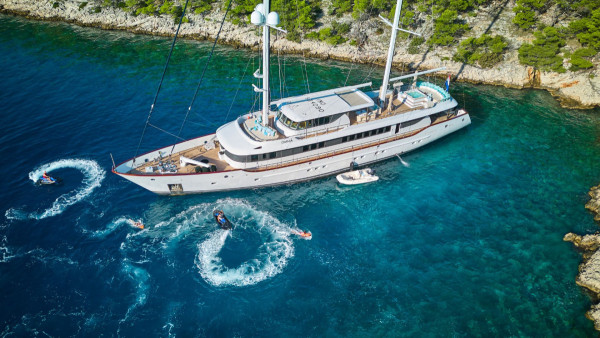 Experience the Mediterranean with the Yacht Omnia: Special Last-Minute Deal