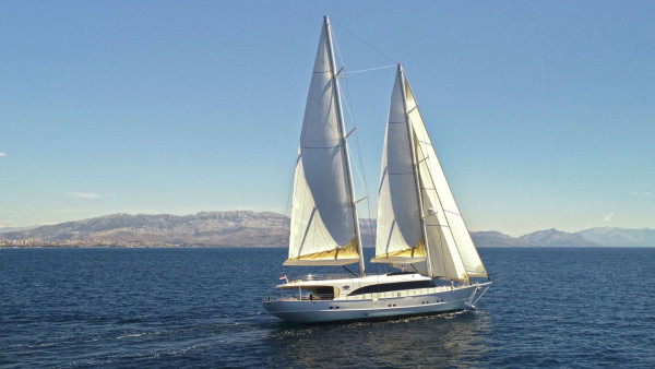 Last-Minute Special: 9 Nights for the Price of 8 on the Luxurious Yacht Acapella